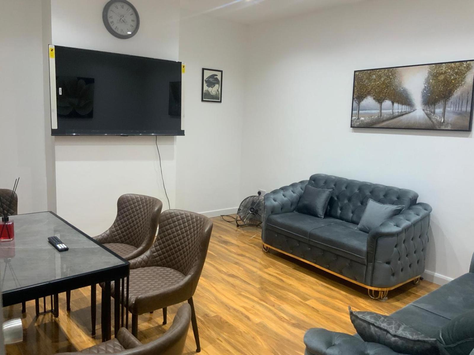 2 Bedroom Appartment Barking  Extérieur photo